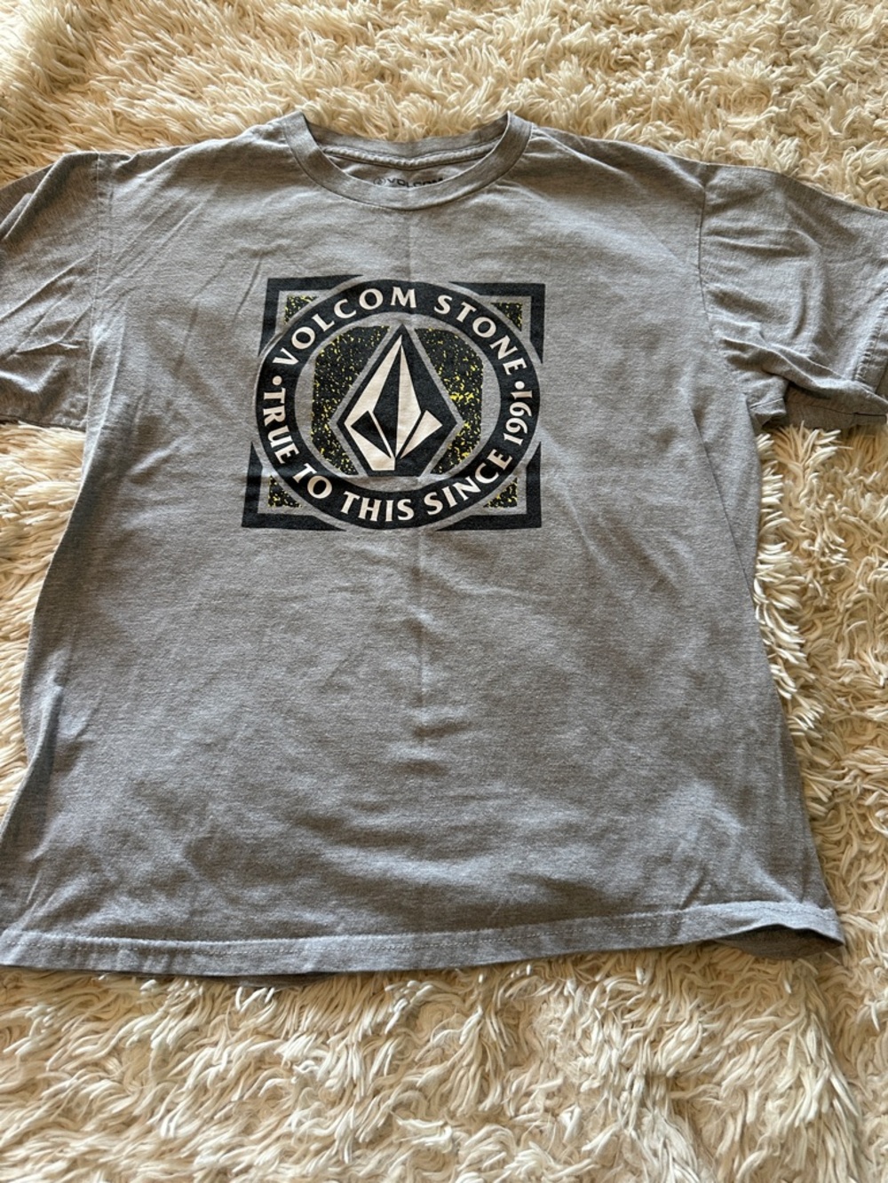 Volcom Boy’s Tee, size XL.